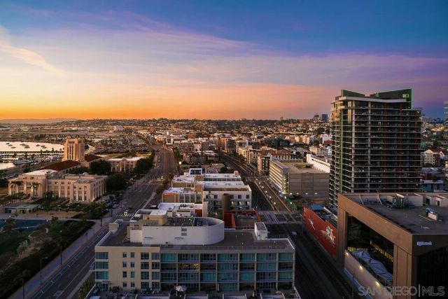 1325 Pacific Hwy 2206, San Diego, CA 92101