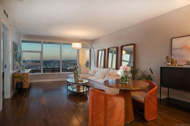 1325 Pacific Hwy 2206, San Diego, CA 92101