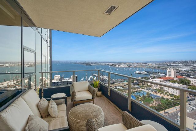 1325 Pacific Hwy 2206, San Diego, CA 92101