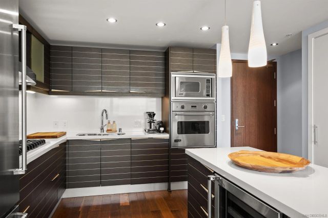 1325 Pacific Hwy 2206, San Diego, CA 92101