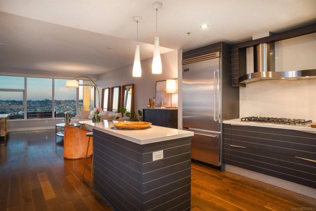 1325 Pacific Hwy 2206, San Diego, CA 92101