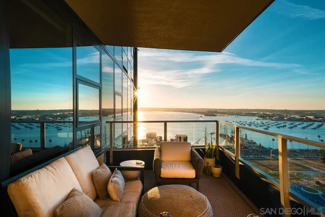 1325 Pacific Hwy 2206, San Diego, CA 92101