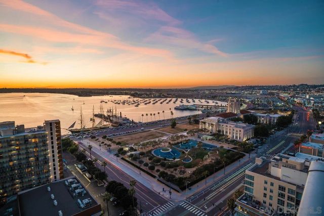 1325 Pacific Hwy 2206, San Diego, CA 92101