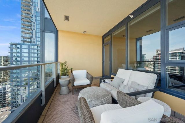 1325 Pacific Hwy 2206, San Diego, CA 92101