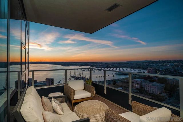 1325 Pacific Hwy 2206, San Diego, CA 92101