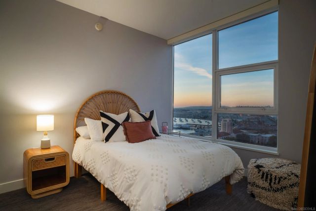 1325 Pacific Hwy 2206, San Diego, CA 92101