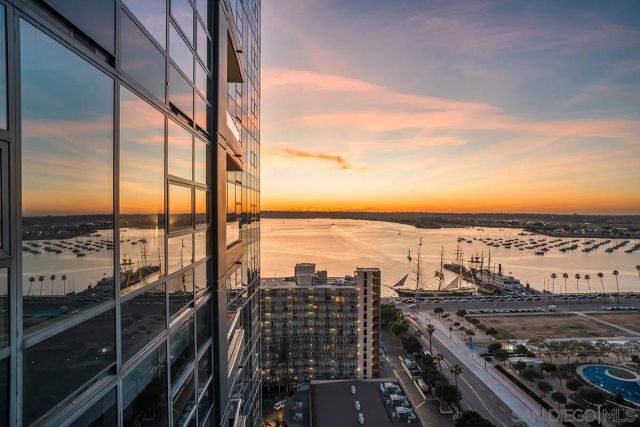 1325 Pacific Hwy 2206, San Diego, CA 92101