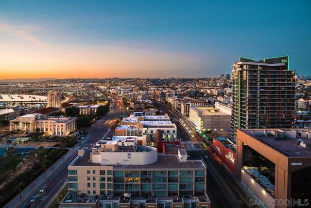 1325 Pacific Hwy 2206, San Diego, CA 92101