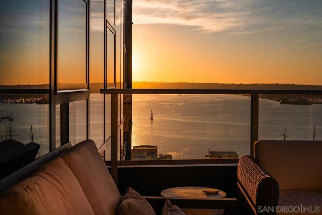 1325 Pacific Hwy 2206, San Diego, CA 92101