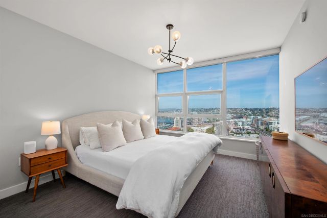 1325 Pacific Hwy 2206, San Diego, CA 92101