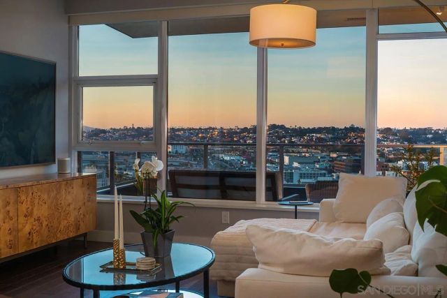 1325 Pacific Hwy 2206, San Diego, CA 92101