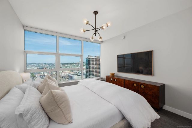 1325 Pacific Hwy 2206, San Diego, CA 92101