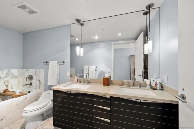 1325 Pacific Hwy 2206, San Diego, CA 92101