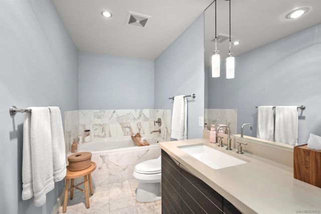 1325 Pacific Hwy 2206, San Diego, CA 92101