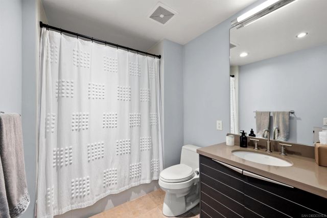 1325 Pacific Hwy 2206, San Diego, CA 92101