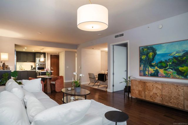 1325 Pacific Hwy 2206, San Diego, CA 92101