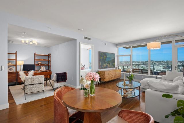 1325 Pacific Hwy 2206, San Diego, CA 92101