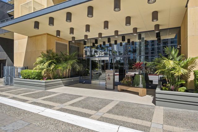 1325 Pacific Hwy 2206, San Diego, CA 92101