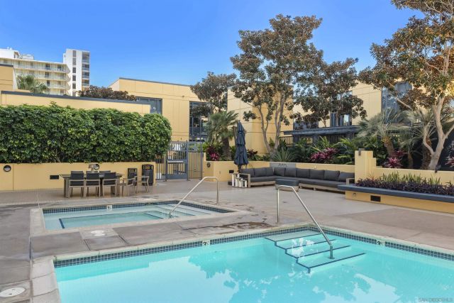 1325 Pacific Hwy 2206, San Diego, CA 92101