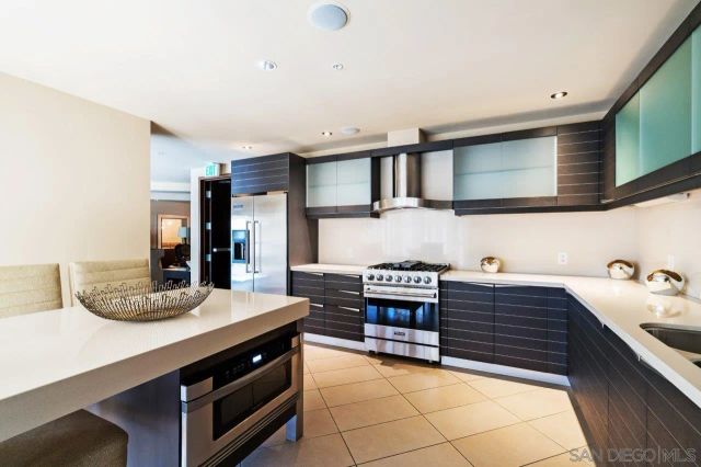 1325 Pacific Hwy 2206, San Diego, CA 92101