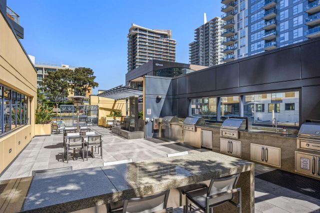 1325 Pacific Hwy 2206, San Diego, CA 92101