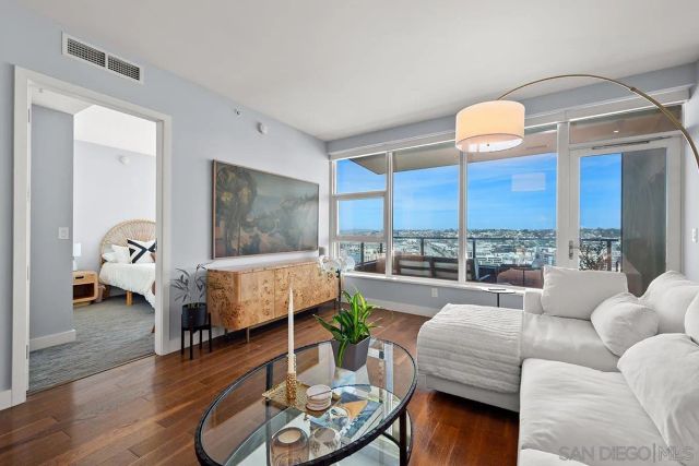 1325 Pacific Hwy 2206, San Diego, CA 92101