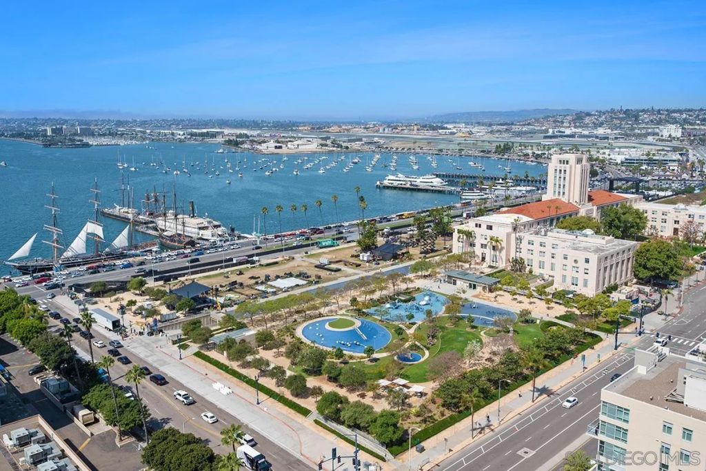 1325 Pacific Hwy 2206, San Diego, CA 92101