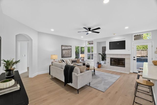 254 Luna Cir, Folsom, CA 95630