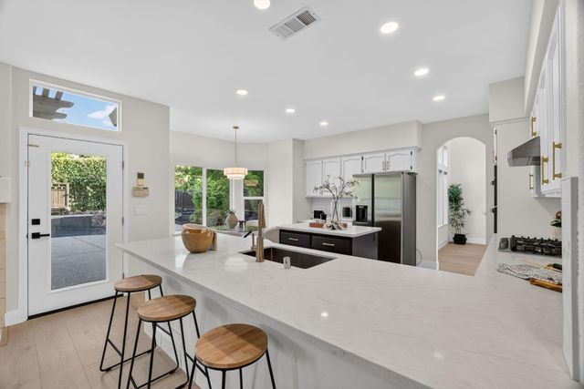 254 Luna Cir, Folsom, CA 95630