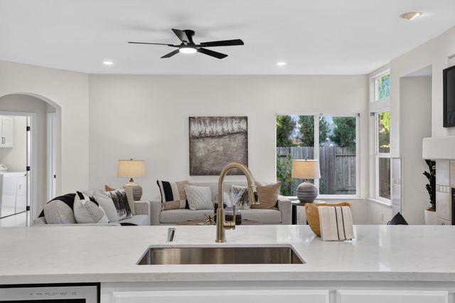 254 Luna Cir, Folsom, CA 95630