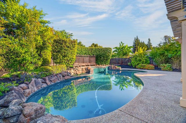 254 Luna Cir, Folsom, CA 95630
