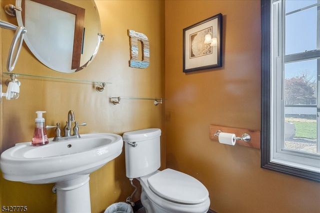 1 Hunters Ln, Sparta Twp., NJ 07871