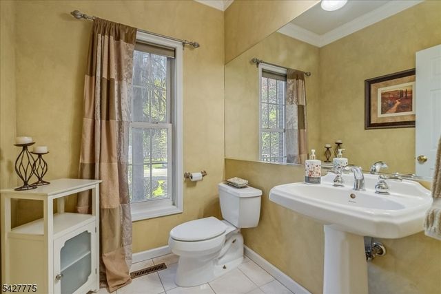 1 Hunters Ln, Sparta Twp., NJ 07871