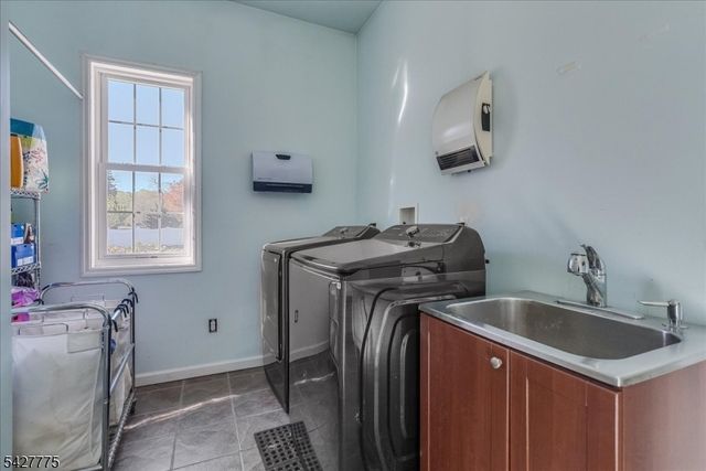 1 Hunters Ln, Sparta Twp., NJ 07871