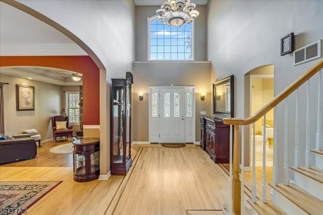 1 Hunters Ln, Sparta Twp., NJ 07871
