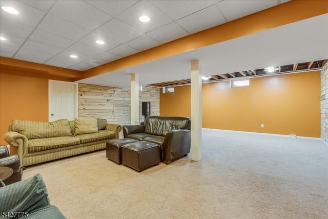 1 Hunters Ln, Sparta Twp., NJ 07871