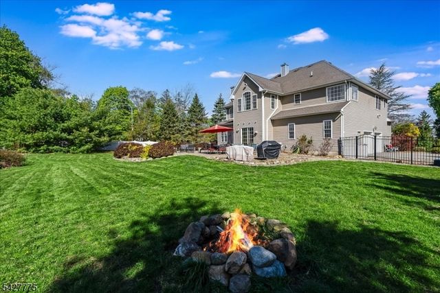 1 Hunters Ln, Sparta Twp., NJ 07871