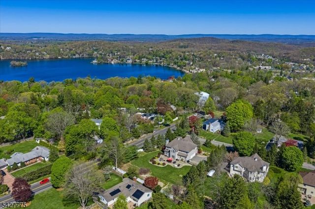 1 Hunters Ln, Sparta Twp., NJ 07871