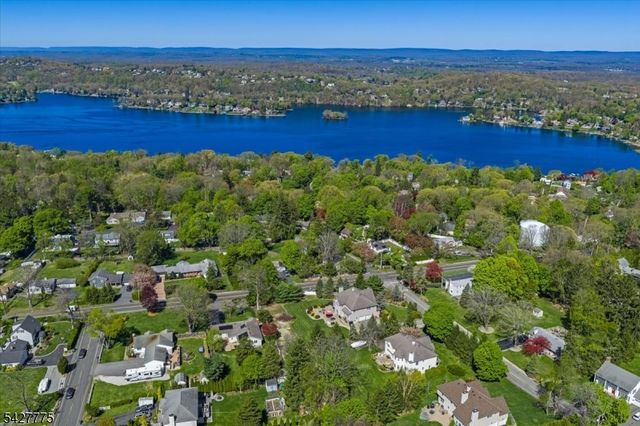 1 Hunters Ln, Sparta Twp., NJ 07871