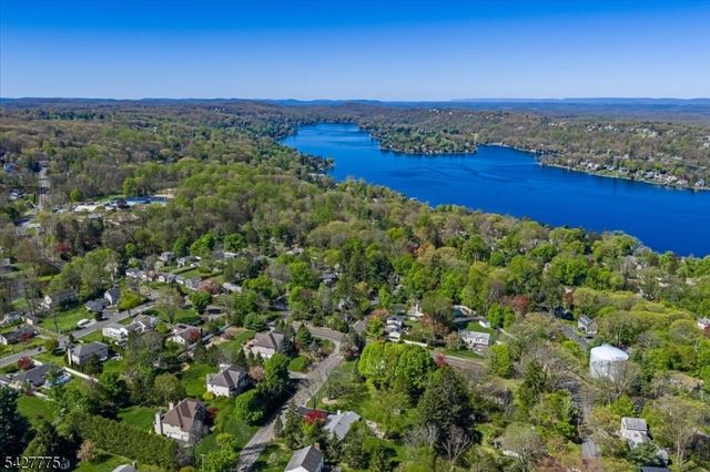1 Hunters Ln, Sparta Twp., NJ 07871
