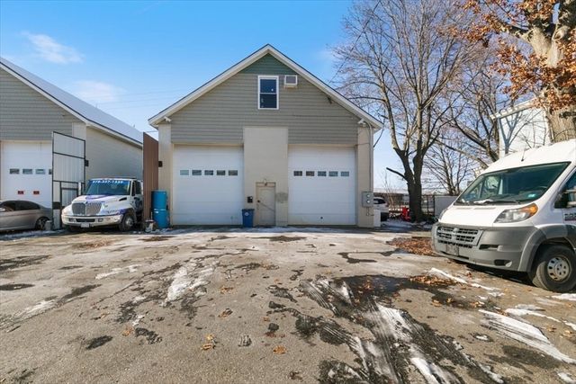 31 Garfield St, Lawrence, MA 01843