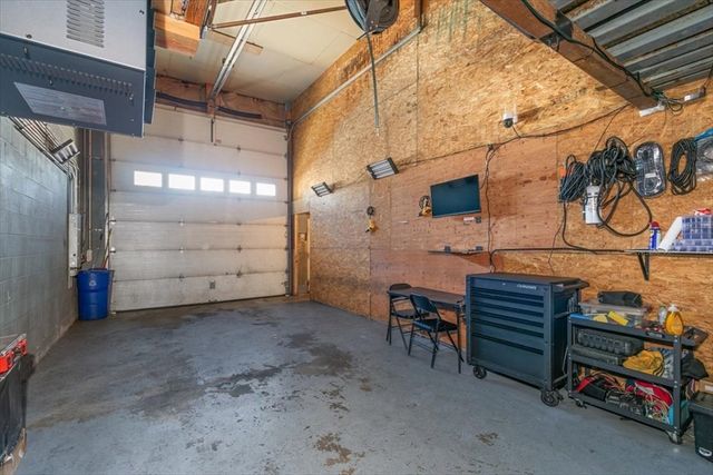 31 Garfield St, Lawrence, MA 01843