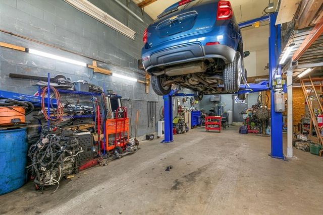 31 Garfield St, Lawrence, MA 01843