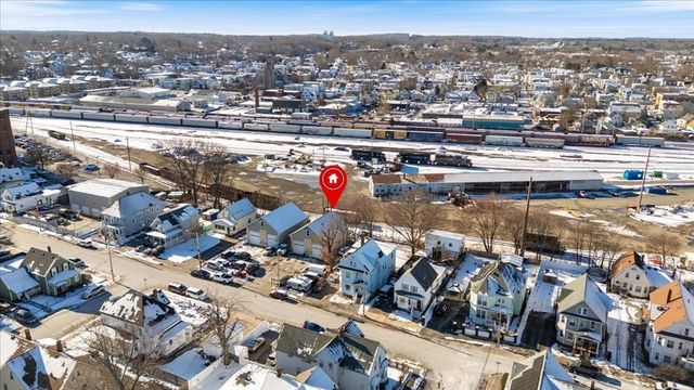 31 Garfield St, Lawrence, MA 01843