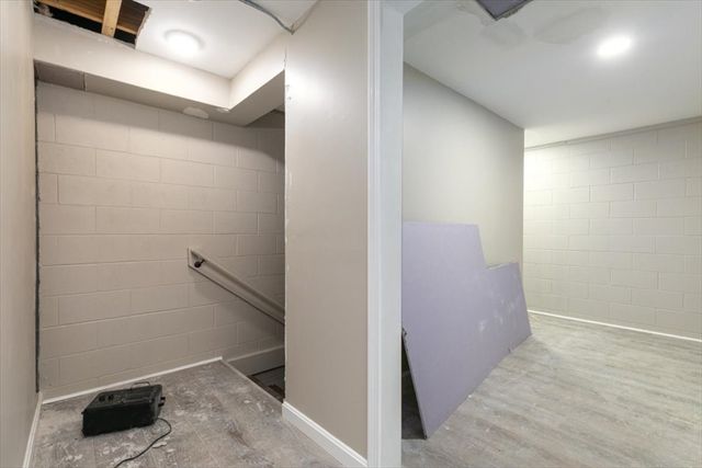 31 Garfield St, Lawrence, MA 01843