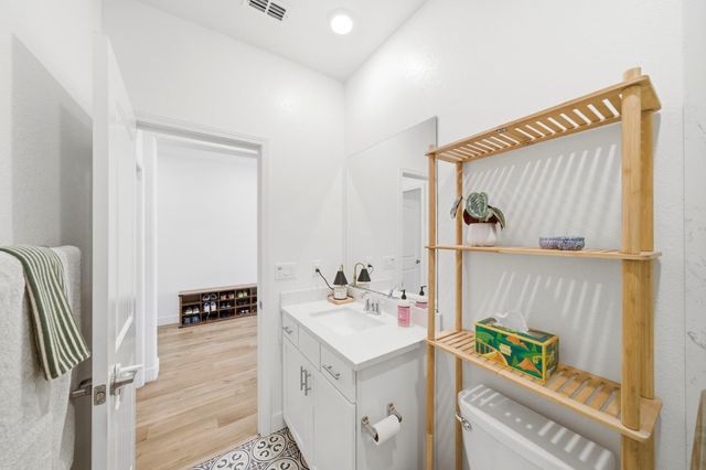 2301 Sierra Village Dr, Roseville, CA 95747