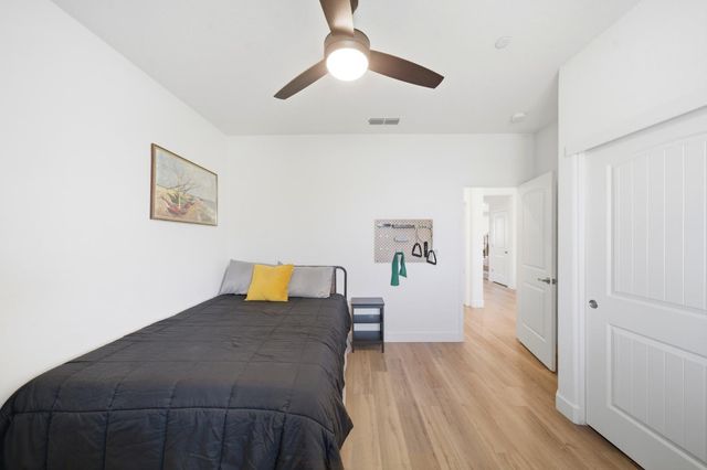 2301 Sierra Village Dr, Roseville, CA 95747