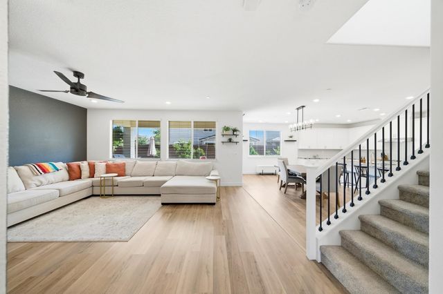 2301 Sierra Village Dr, Roseville, CA 95747