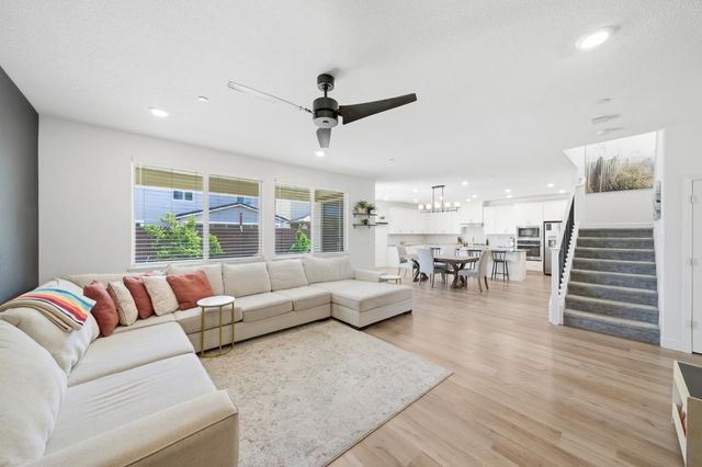 2301 Sierra Village Dr, Roseville, CA 95747