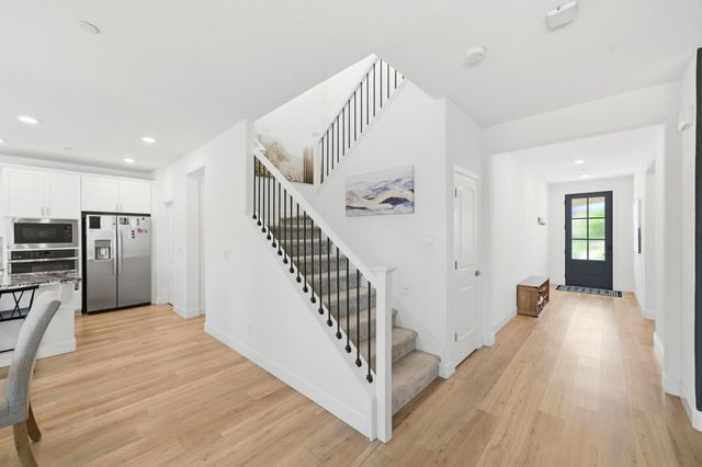2301 Sierra Village Dr, Roseville, CA 95747